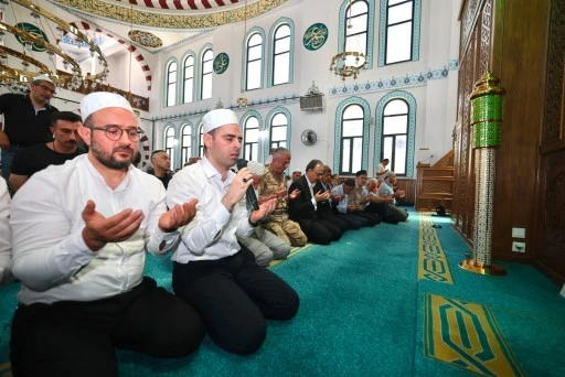Şehitler İ&ccedil;in Eller Semaya A&ccedil;ıldı