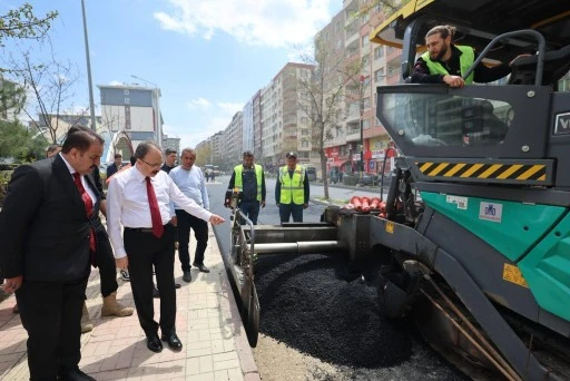 Siirt'te Asfalt &Ccedil;alışmaları Devam Ediyor