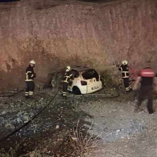 Seyir Halindeki Otomobil Alevlere Teslim Oldu