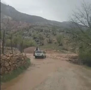 Şiddetli yağışlar sele neden oldu