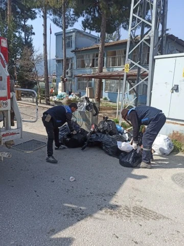 SİİRT BELEDİYESİ, DEPREM BÖLGESİNDE TEMİZLİK HİZMETLERİNE DESTEK VERİYOR