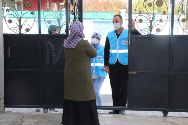 Siirt Belediyesi ihtiyaç sahibi vatandaşlara gıda paketi dağıtıyor