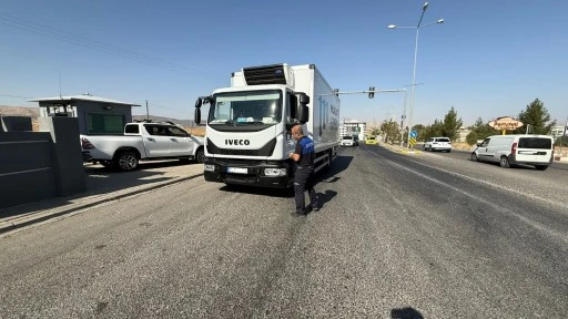 Siirt Belediyesi&rsquo;nden Sebze Ve Meyve Taşıyan Ara&ccedil;lara Denetim