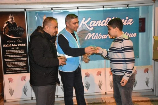 Siirt Belediyesi Şehrin Farklı Noktalarında Kandil Simidi Dağıttı
