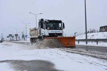 Siirt Belediyesinde Karla Mücadele Mesaisi Devam Ediyor