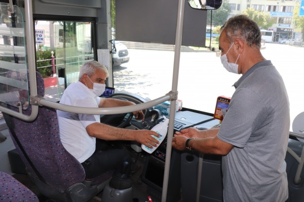 Siirt Belediyesinden toplu taşıma araçlarına maske ile dezenfektan desteği