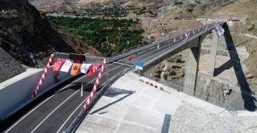 Siirt bu köprüden 1,5 milyon araç geçti