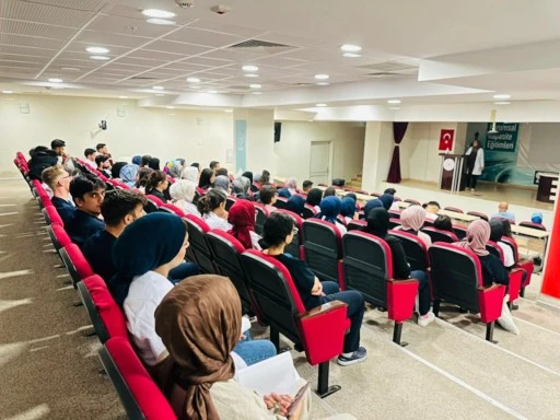 Siirt Eğitim ve Araştırma Hastanesi’nde Stajyerlere İşbaşı Uyum Eğitimi Verildi
