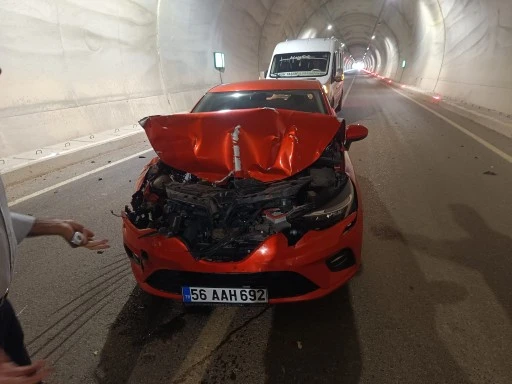 Siirt Eruh&rsquo;ta Feci Kaza: Otomobil ile Patpat &Ccedil;arpıştı, 1 Yaralı