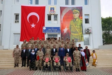 SİİRT İL JANDARMA KOMUTANLIĞINDA BİR GÜNLÜK TEMSİLİ ASKERLİK RENKLİ GÖRÜTÜLERE SAHNE OLDU