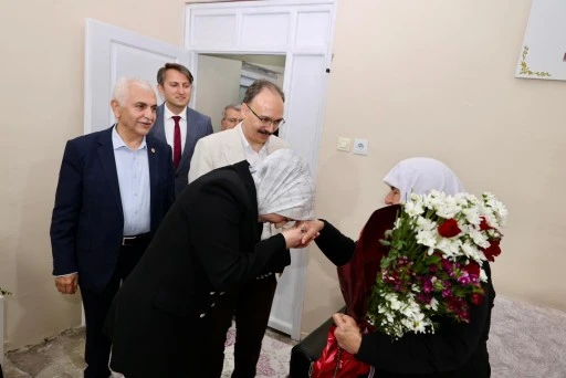 Siirt Protokolünden Şehit Ailesine Ziyaret