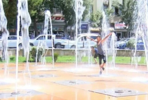 Siirt sıcaklarda rekor kırıyor: 40 derece&hellip;