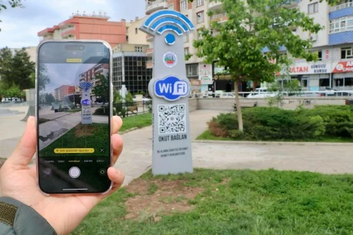 Siirt'te 15 Temmuz Demokrasi Meydanı'nda Ücretsiz Wi-Fi Hizmeti Başladı