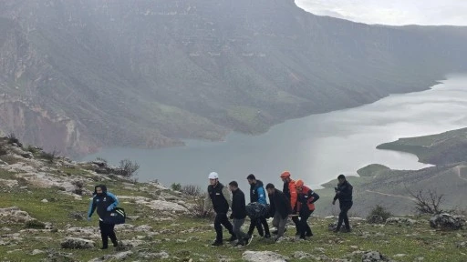 Siirt&rsquo;te Attan D&uuml;şen Gen&ccedil; Kayalıklardan Yuvarlandı