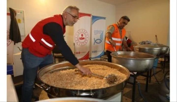 Siirt’te 3 bin 700 depremzedeye Üç öğün sıcak yemek veriliyor