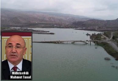 Siirt&rsquo;te 40 k&ouml;y&uuml;n yolu &ccedil;ileye d&ouml;nd&uuml;