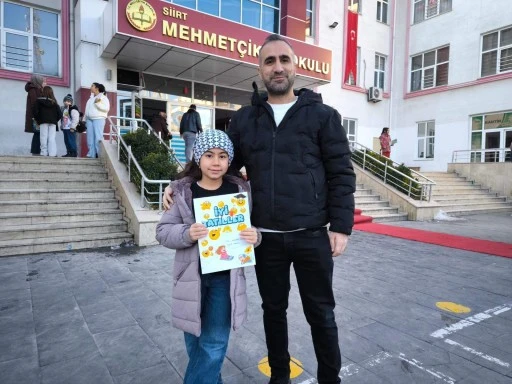 Siirt'te 90 binden fazla &ouml;ğrenci karne heyecanı yaşadı
