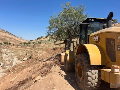 Bağ ve Bah&ccedil;e Yolları D&uuml;zetiliyor