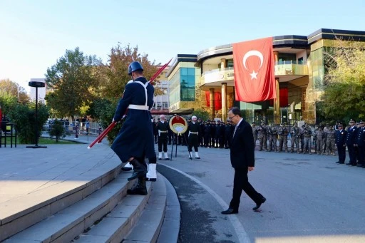 Siirt’te Cumhuriyetimizin Kurucusu Büyük Önder Gazi Mustafa Kemal Atatürk, Törenlerle Anıldı