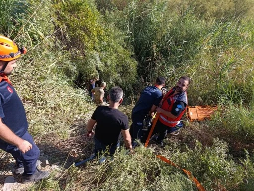 Siirt'te dereye devrilen otomobildeki 2 kişi yaralandı
