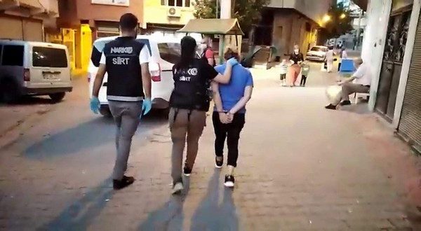 Siirt'te evinde uyuşturucu yakalanan kadın tutuklandı