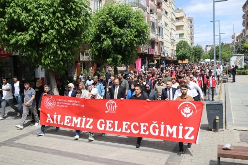 Siirt'te “Güçlü Aile, Güçlü Toplum” Mesajıyla Yürüdüler
