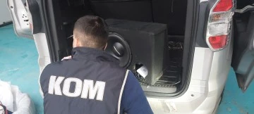 Siirt’te Hoparlörlerin İçine Gizlenmiş 250 bin TL Değerinde Kaçak Cep Telefonu Ele Geçirildi