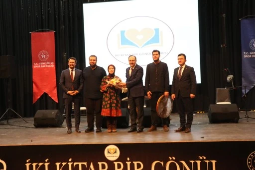 Siirt'te 'İki Kitap Bir G&ouml;n&uuml;l Projesi'nin lansmanı yapıldı