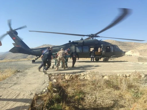 Siirt&rsquo;te Jandarma Helikopteri, İş Kazası Ge&ccedil;iren Vatandaşı Hastaneye Tahliye Etti