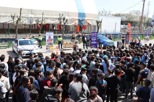  Siirt&rsquo;te Jandarmadan &Ccedil;ocuklara Y&ouml;nelik Farkındalık Etkinliği: Siber Tehditlere Karşı Eğitim 