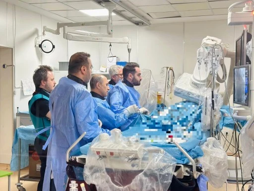 Siirt&rsquo;te Kalp Damar Tedavisinde Bir İlk: İleri Teknolojiyle M&uuml;dahale Edildi