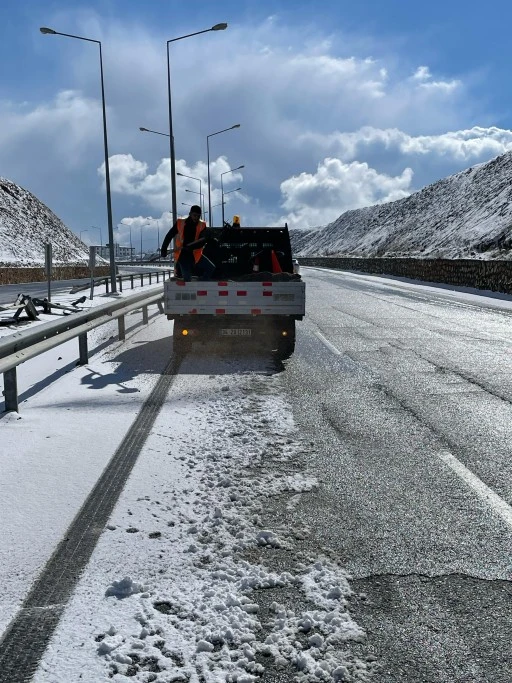 Siirt’te Karla Mücadelede Teyakkuz: Tüm Birimler 7/24 Görevde