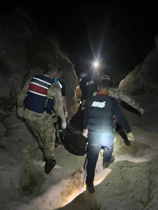 Siirt'te Kayalıklardan D&uuml;şen Yaşlı Adam Hayatını Kaybetti