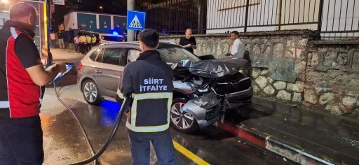 Siirt'te Kepçe ile Otomobil Kafa Kafaya Çarpıştı: 5 Kişi Yaralandı