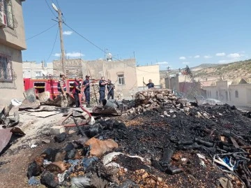 Siirt'te kışın kullanmak için aldığı odunlar yandı