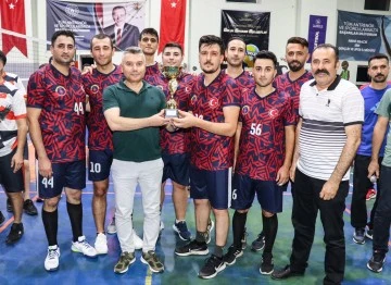 Siirt’te Kurumlar Arası Voleybol Turnuvasında Şapmiyon Jandarma Oldu