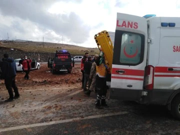 Siirt'te minibüs ile otomobil çarpıştı: 4 yaralı
