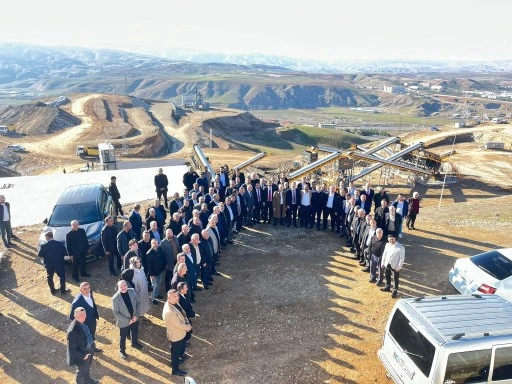 Siirt’te Muhtarlara “Asfalt Plenti Ve Taş Kırma, Yıkama, Eleme Tesisi” Tanıtıldı