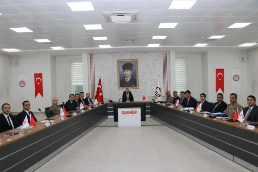 Siirt’te Nisan Ayı Güvenlik Ve Asayiş Değerlendirme Toplantısı, Vali Kızılkaya Başkanlığında Yapıldı