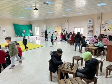 Siirt'te Öğrenciler Belediyenin Spor Tesisinde Eğlenceli Vakit Geçiriyor