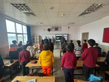 Siirt’te Okullarda Şehitler İçin Saygı Duruşunda Bulunuldu