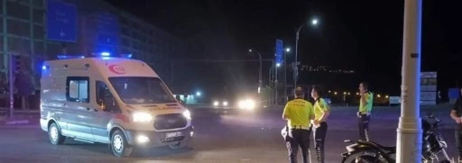 Siirt'te Otomobil ile Motosiklet &Ccedil;arpıştı: 1 Ağır Yaralı