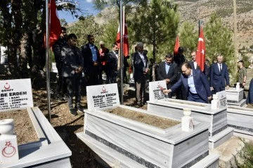 Siirt’te PKK’lı Teröristler Tarafından Katledilen Derince Köyü Şehitleri 30. Yılında Da Unutulmadı