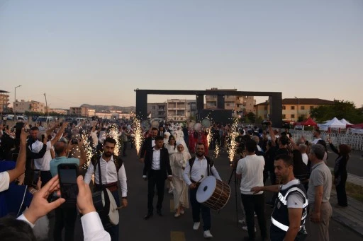 Siirt'te "Sağdıcım Polis Olsun" Projesiyle 40 &Ccedil;ift D&uuml;nyaevine Girdi