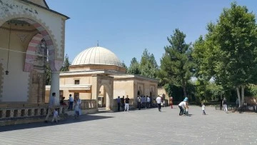 Siirt'te Ramazan'da Türbe Ziyaretleri Arttı