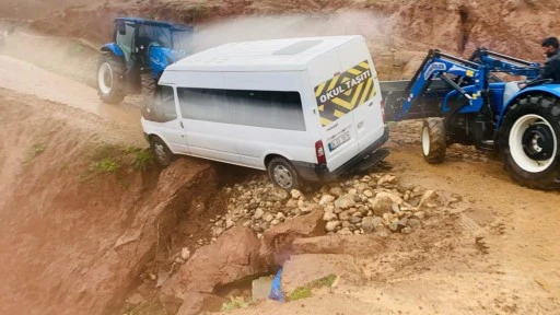 Siirt&rsquo;te Sağanak Yağış Hayatı Fel&ccedil; Etti: Sel ve Heyelanlar Meydana Geldi