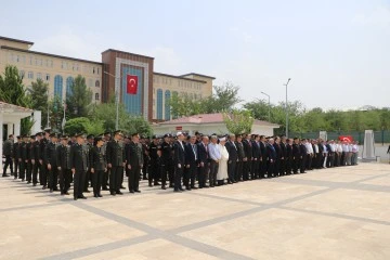 Siirt'te Şehitlik Ziyareti İle ‘15 Temmuz Demokrasi Ve Milli Birlik Günü’ Etkinlikleri Başladı