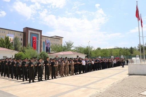 Siirt&rsquo;te Şehitlik Ziyareti İle &lsquo;15 Temmuz Demokrasi Ve Milli Birlik G&uuml;n&uuml;&rsquo; Etkinlikleri Başladı