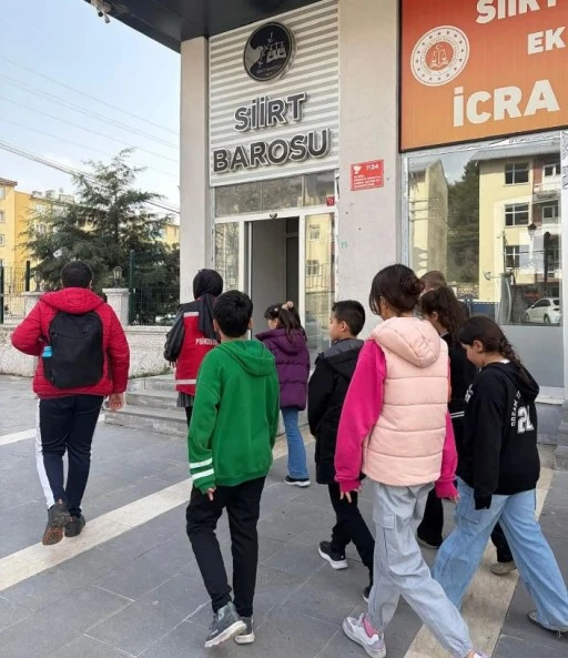 Siirt'te Sevgi Evleri &Ccedil;ocuklarına Avukatlık Mesleği Tanıtıldı
