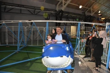 Siirt'te sevgi evlerindeki çocuklar lunaparkta eğlendi